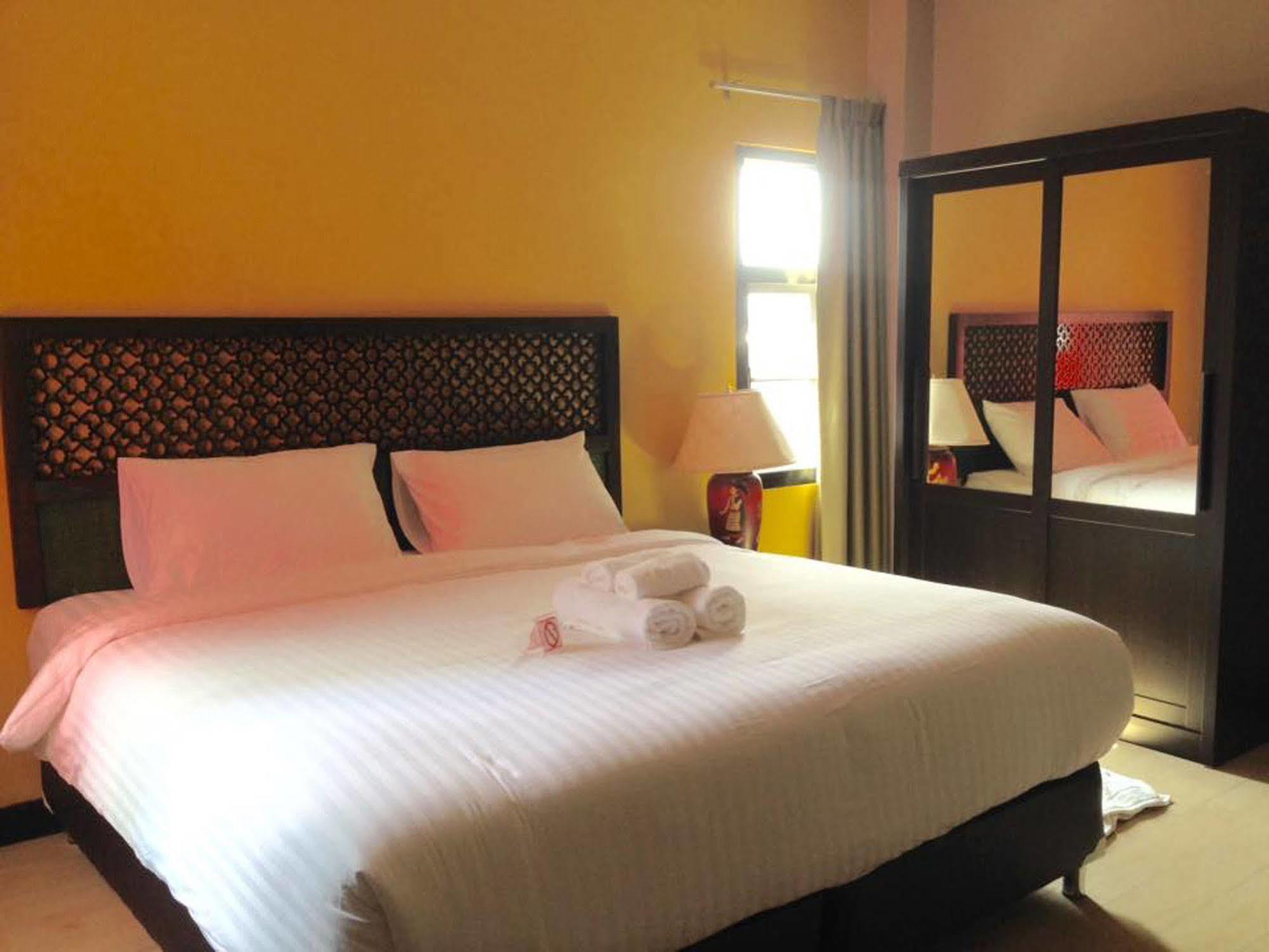Mulberry House Hotel Pak Thong Chai Exterior photo