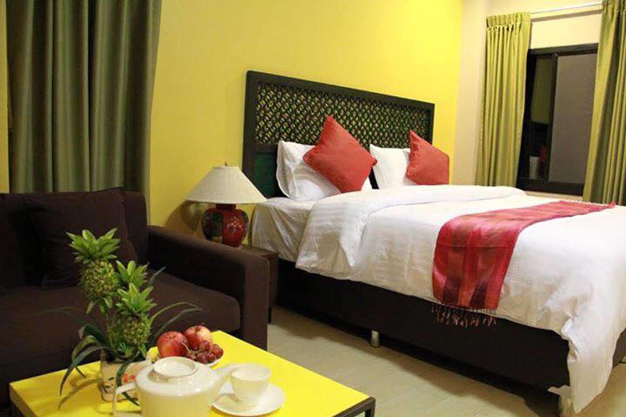 Mulberry House Hotel Pak Thong Chai Exterior photo
