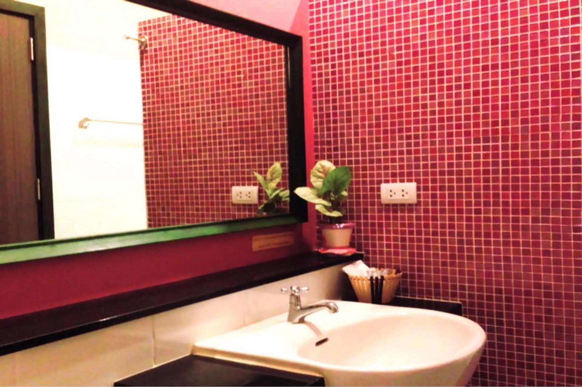 Mulberry House Hotel Pak Thong Chai Exterior photo