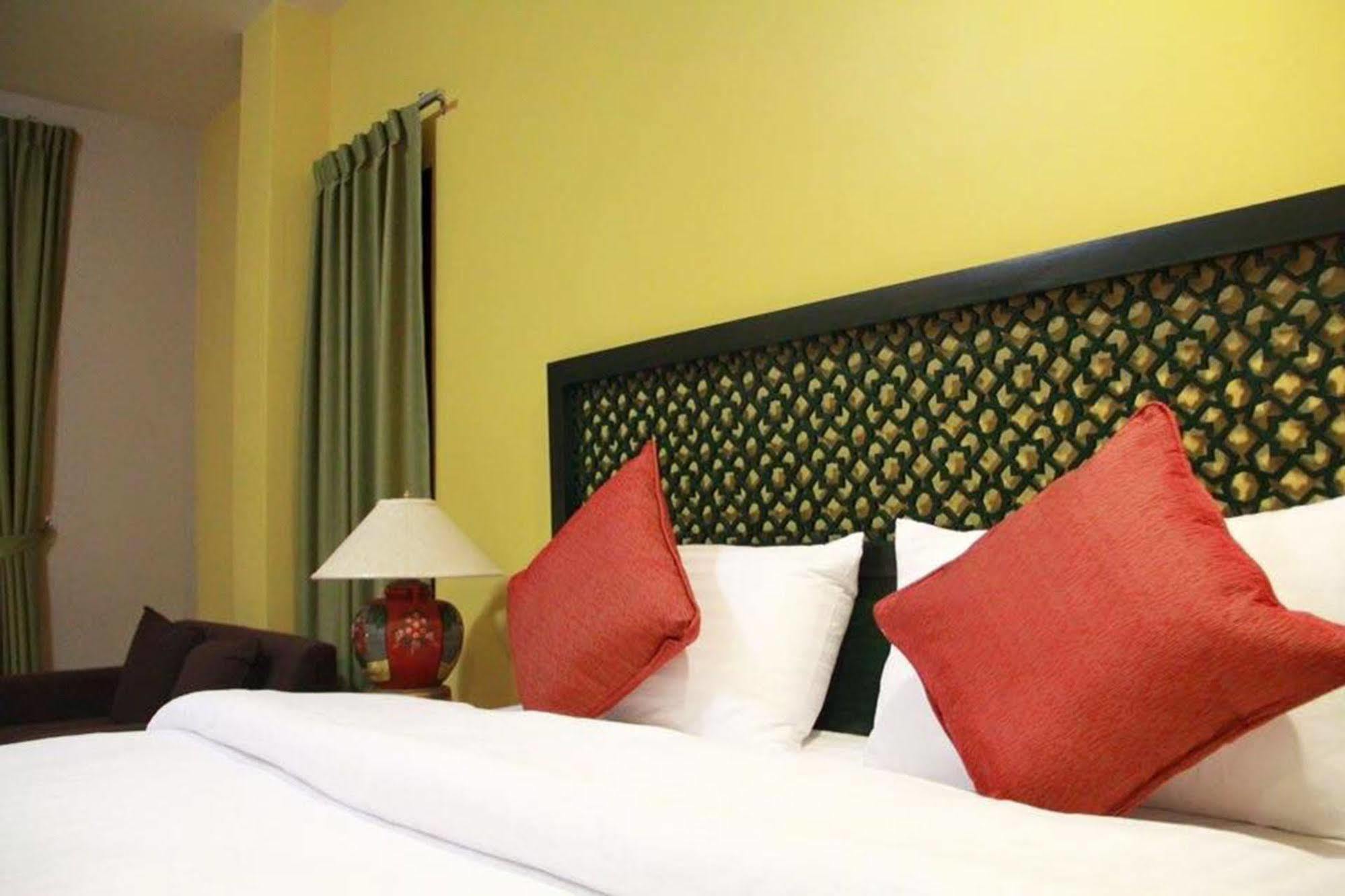 Mulberry House Hotel Pak Thong Chai Exterior photo